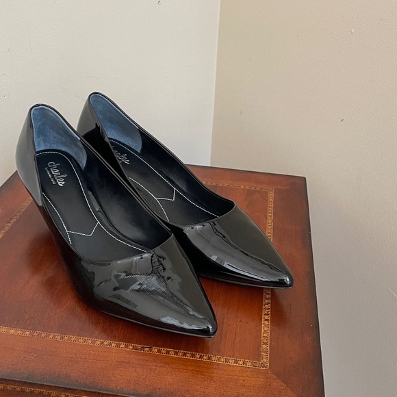 Charles David BL Patent Kitten Heel Pumps - Picture 6 of 8